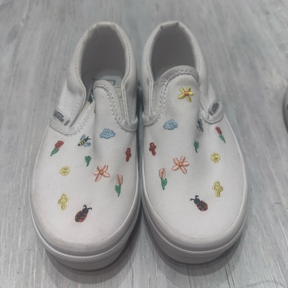 Vans White Sneakers Classic Style